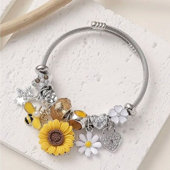 New Sunflower Bee & Heart Charm Adjustable Bracelet With Rhinestones Womens - Picture 5 of 6